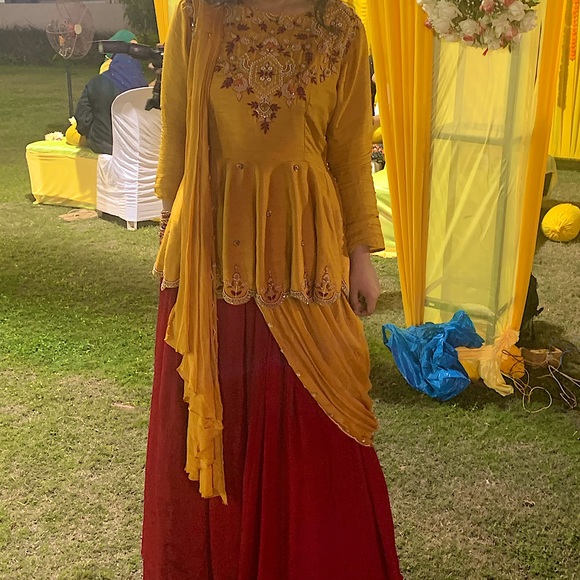 Selling this Indian suit to wear to a henna party! - Picture 1 of 2